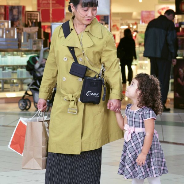 focus_grandma-granddaughter_mall-shopping